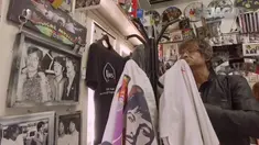 Bahkan yang pemilik yang juga salah satu tukang cukur, Gerardo Weiss, telah memiliki ratusan pelanggan tetap dari kalangan penggemar The Beatles. 