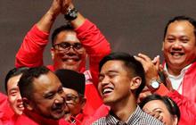 VIDEO: Ketum PSI Kaesang Kirim Simbol Cinta untuk Erina "Love You So Much"
