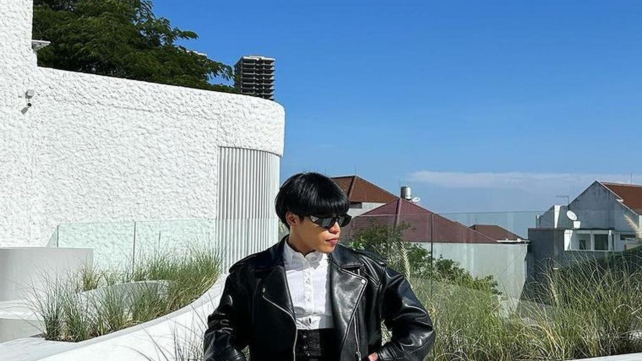 Selebgram Bro Jabro kerap membuat kontan kocak. Ia pun memiliki 144 ribu pengikut di Instagram. Hal ini membuatnya menerima cukup banyak endorse.