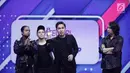 Band Armada memberi sambutan saat meraih penghargaan Group Band Paling Ngetop di ajang SCTV Music Awards 2018 di Studio Emtek, Jakarta, Selasa (27/4). (Liputan6.com/Faizal Fanani)