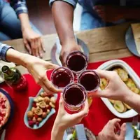 Simak makanan dan minuman yang wajib dihindari jika ingin memiliki gigi putih bersinar.