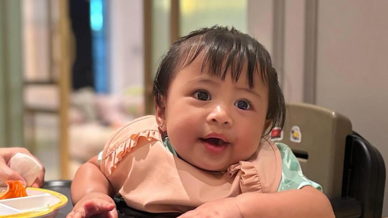 Ekspresi Gemas! Potret Lily Saat Makan Ini Mirip Emoticon Hidup
