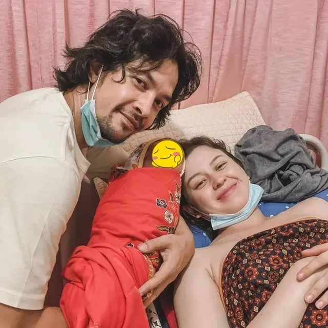 7 Potret Kehidupan Kimberly Ryder dan Edward Akbar yang Disebut Netizen Terlalu Sederhana