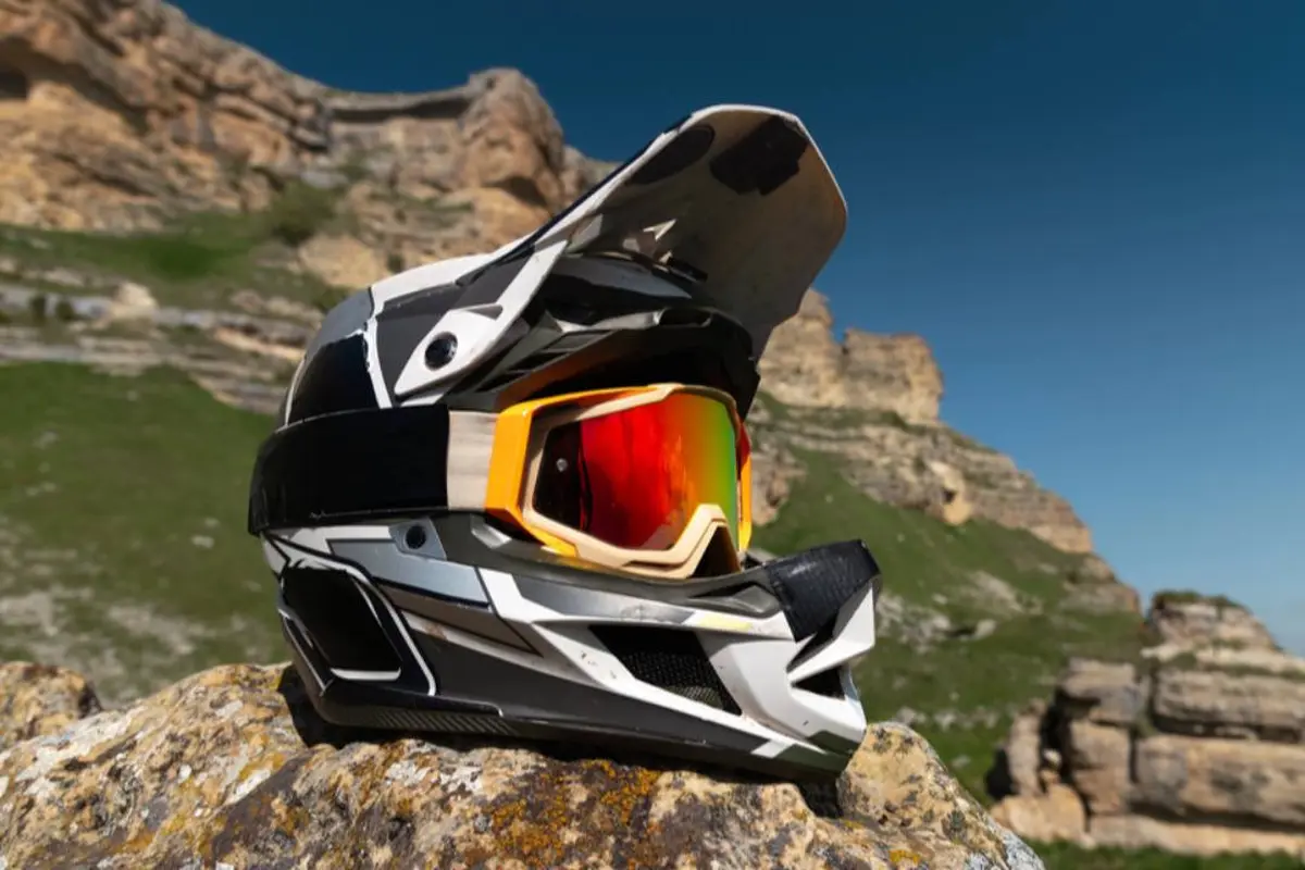 Helm Full Face Terbaik yang Wajib Masuk Wishlist, Berkendara Makin Aman dan Stylish
