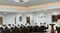 Presiden Prabowo Subianto menggelar sidang kabinet paripurna di Kantor Presiden Jakarta, Rabu (6/8/2025). (Liputan6.com/Lizsa Egeham)