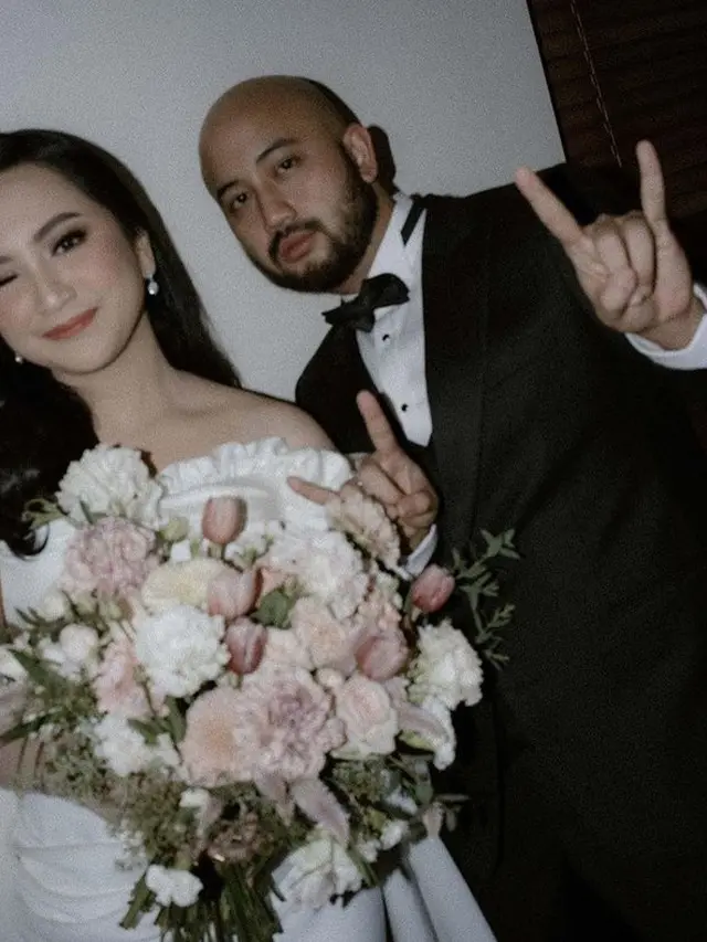 Pakai Gaun Putih, Ini 7 Potret Rachel Amanda dalam Resepsi Pernikahannya yang Menawan