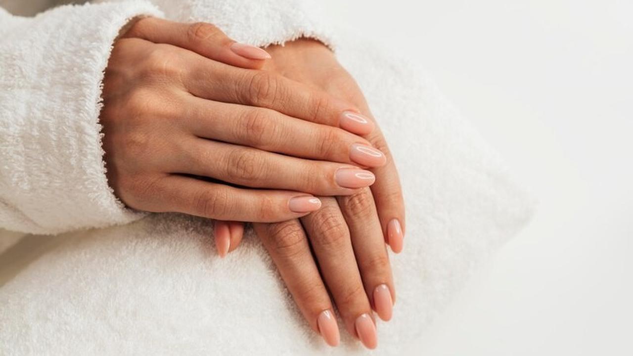 Benarkah Bawang Putih Bisa Bikin Kuku jadi Lebih Sehat? Ini Mitos dan Fakta yang Bikin Kuku Lebih Cantik