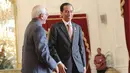 Presiden Joko Widodo berdialog dengan Wapres India Mohammad Hamid Ansari di Istana Merdeka, Jakarta, Senin (2/11/2015). India dan Indonesia membahas kerjasama di bidang keamanan maritim, pendidikan, batubara dan farmasi.(Liputan6.com/Faizal Fanani)