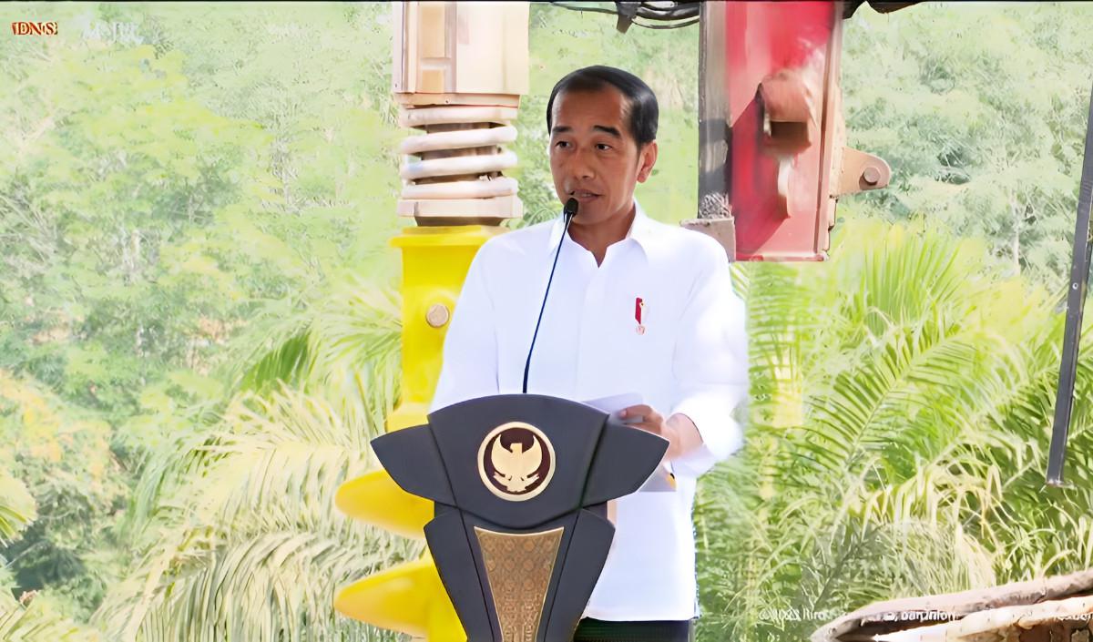 Selain BLT El Nino senilai Rp400.000 yang disalurkan kepada masyarakat, Jokowi menyebut pemerintah juga menyalurkan bantuan pangan cadangan beras pemerintah sejumlah 10 kilogram dimulai dari bulan September 2023.&nbsp;