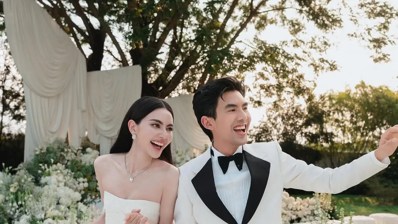 Davika Hoorne Resmi Menikah, Tampil Elegan dalam Ball Gown Broken White Bak Putri Negeri Dongeng