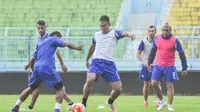 Bek Muda Arema Pulih Lebih Cepat dari Cedera Patah Tulang