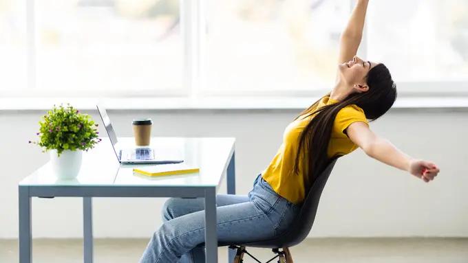 Beberapa rekomendasi gerakan olahraga yang dapat dilakukan sambil duduk