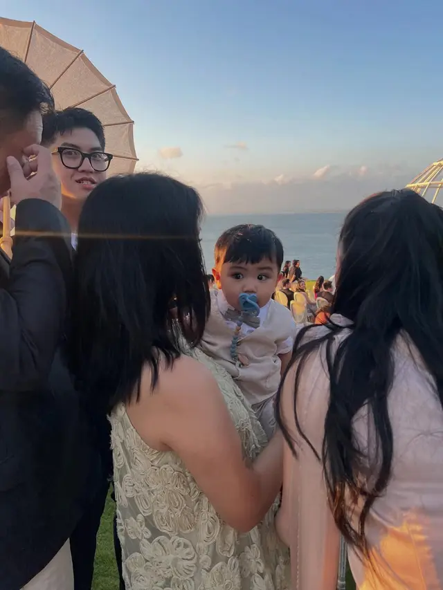 Gaya Kondangan Keluarga Joshua Suherman (Foto: Instagram @jojosuherman)