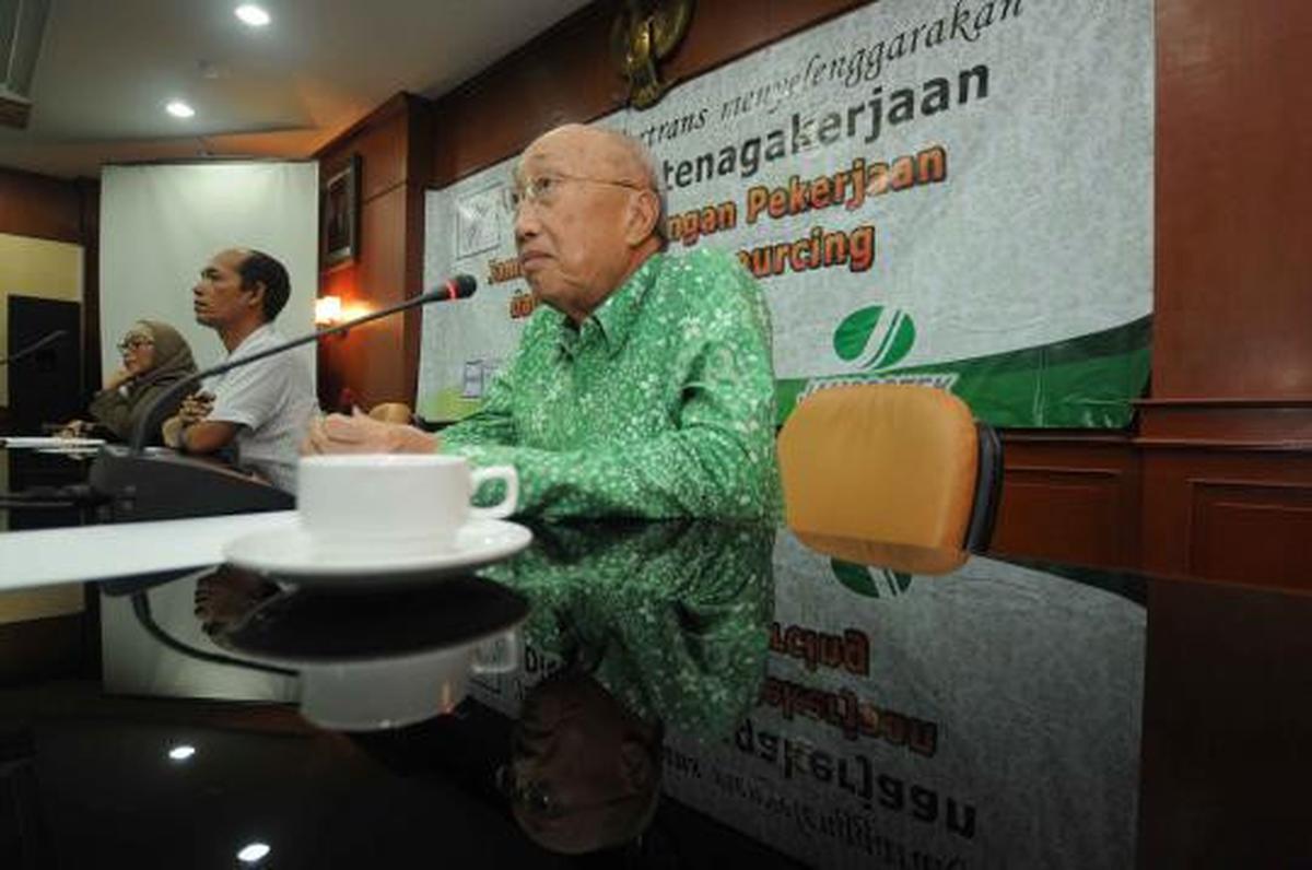 Sofjan Wanandi ikuti diskusi ketenagakerjaan