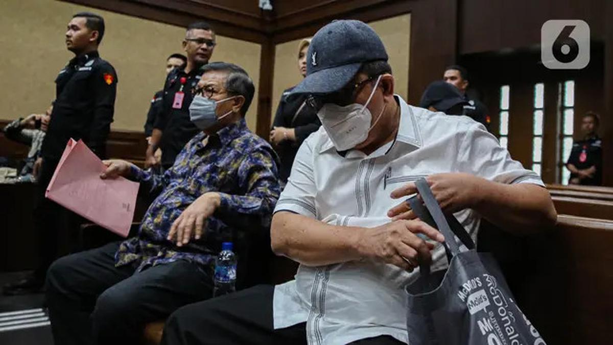 Tiga Hakim Tersangka Suap Vonis Bebas Ronald Tannur Jalani Sidang Pembacaan Dakwaan