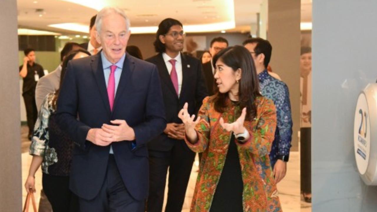 Tony Blair ketemu Menteri Meutya Bahas AI dan Adopsi e-SIM