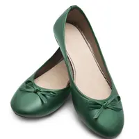 5 Sepatu yang Harus Perempuan Punya / copyright shutterstock