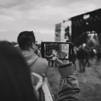 Ilustrasi stage photography | unsplash.com/@csolorzanoe