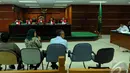  Sementara itu, Kasir Divisi Konstruksi I PT AK, Henny Susanti juga mengakui adanya pengeluaran yang tercatat dalam bon-bon sementara tersebutPengadilan Tipikor, Jakarta, Kamis (26/6/2014) (Liputan6.com/Faisal R Syam)