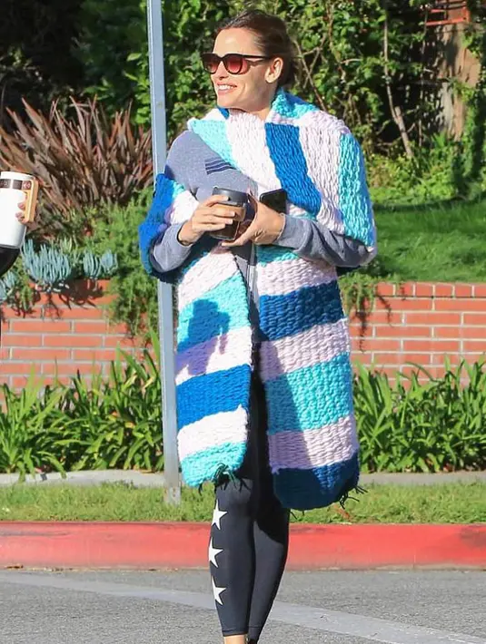 Tentu saja tidak mengunggah foto atau kegiatan anak-anaknya adalah hal yang sulit. (instagram/jennifer.garner)