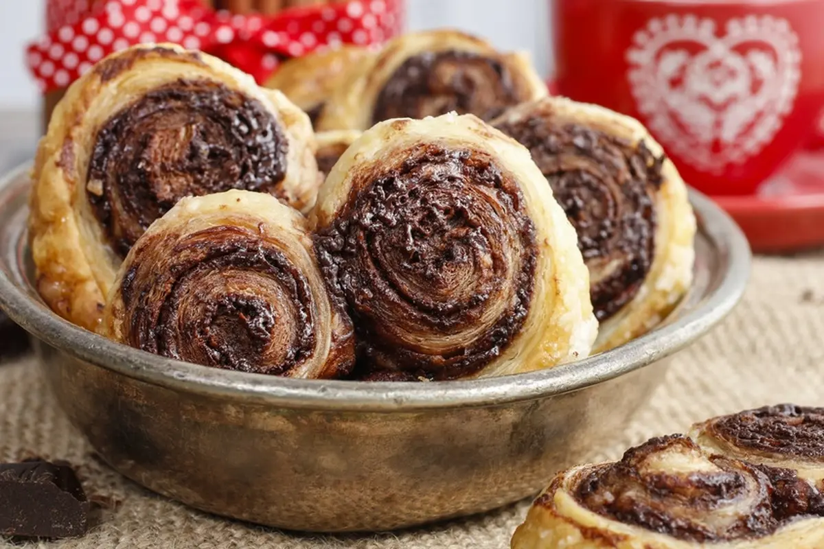 kue pastry roll nutella