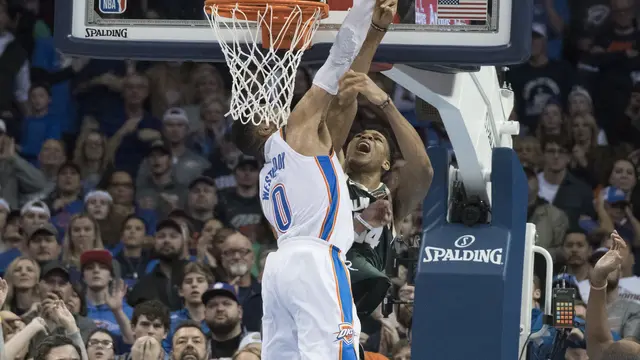 Dunk Giannis Antetokounmpo menangkan Bucks atas Thunder
