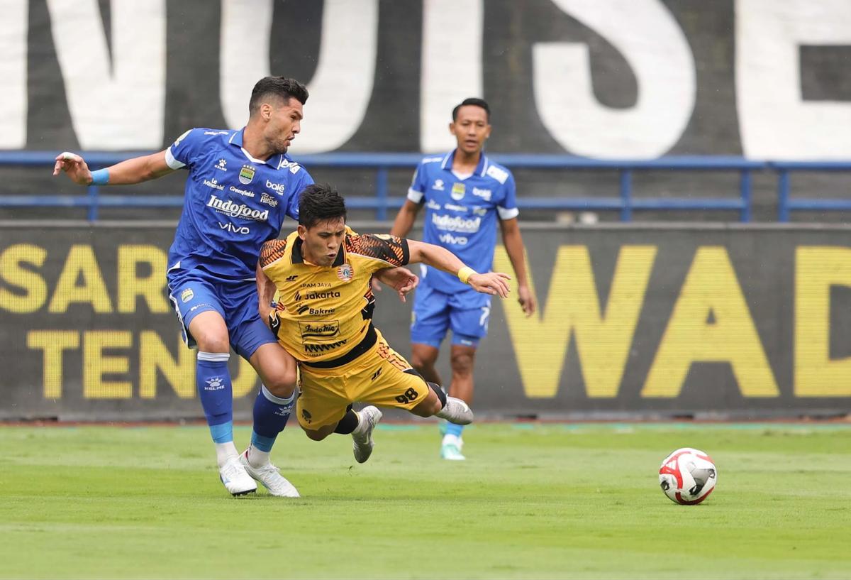 FOTO: Persib Tundukkan Persija dan Rebut Puncak Klasemen
