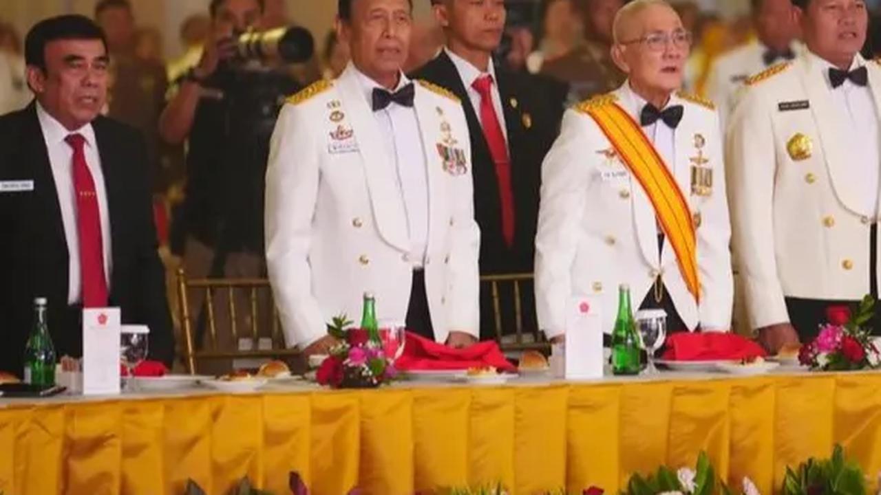 Turut hadir pula dalam acara Komsos Eksekutif dan Gala Dinner HUT TNI ke-78, Jenderal TNI (Purn.) Fachrul Razi.<br>