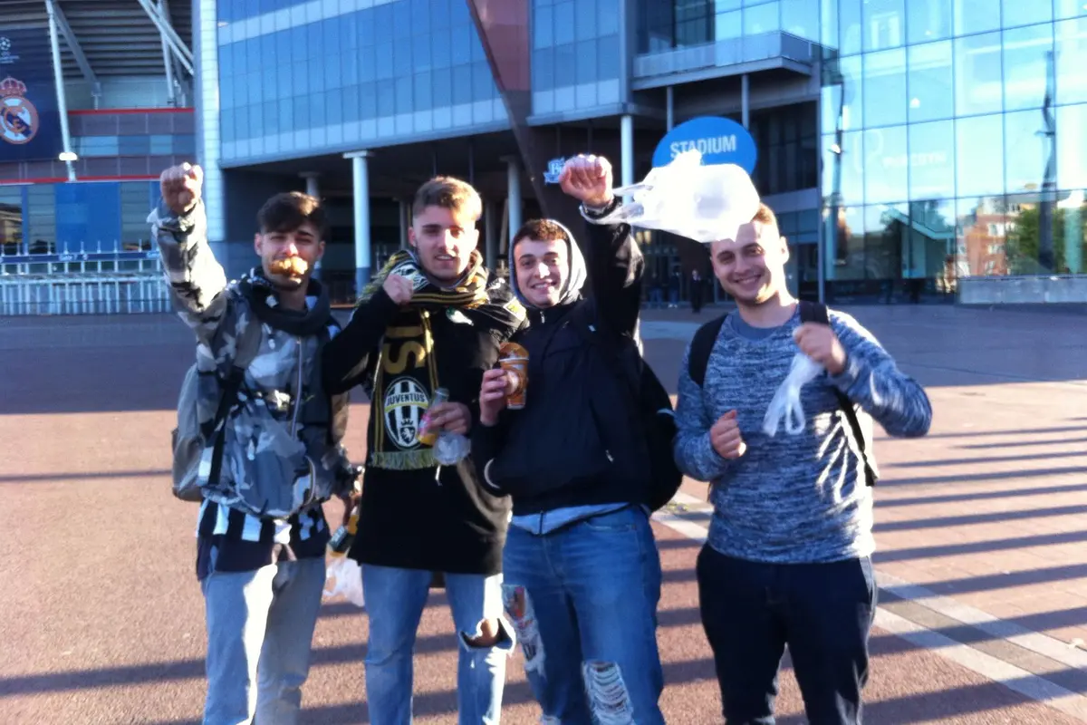 Fans Cardiff