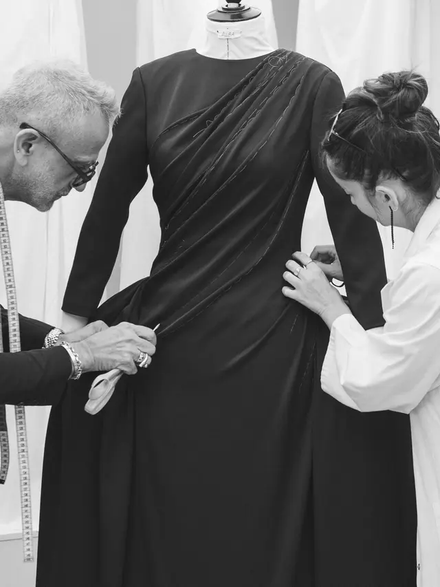 Tren Gaun Crepe Dior Karya Jonathan Anderson Debut di Venice Film Festival 2025