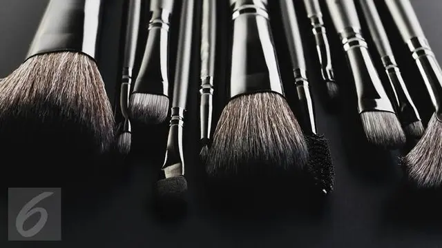 Membuat Pembersih Brush Makeup yang Mudah