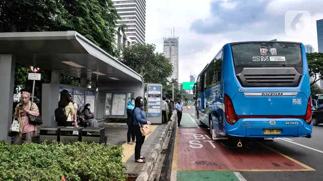 FOTO: Pembatasan 25 Persen Pekerja Kantoran di Jakarta