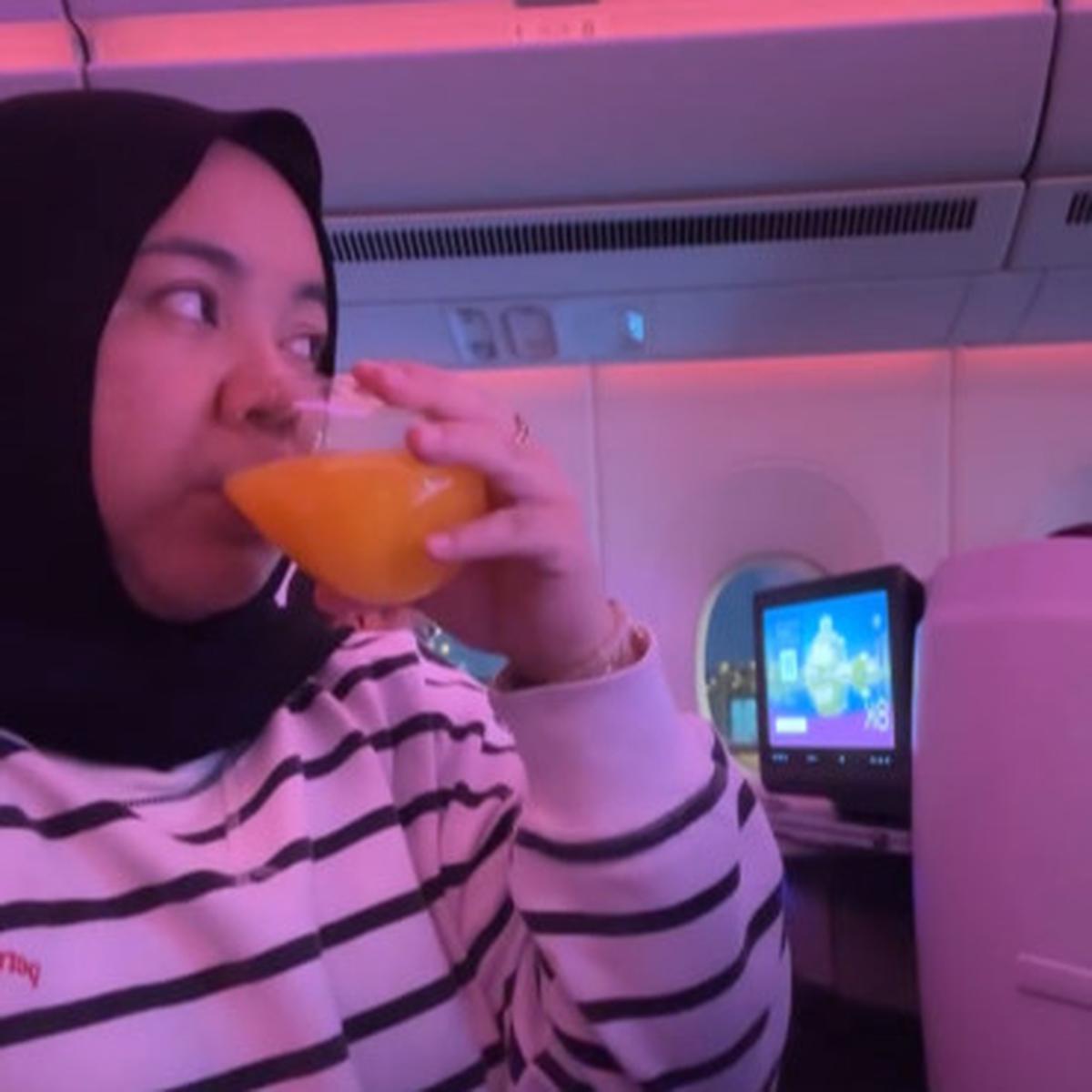 Fantastis! Potret Lala dan Sus Rini Naik Pesawat Kelas Bisnis Bareng Nagita Slavina ke Italia