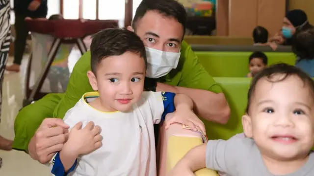Potret Rafathar dan Rayyanza Sambangi Panti Asuhan Bali, Dapat Sambutan Hangat (credit: https://www.instagram.com/raffinagita1717/).