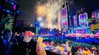 Potret megahnya gala dinner KTT ASEAN 2023 yang diwarnai pesta kembang api hingga video mapping hiasi gedung-gedung pencakar langit Jakarta. (Dok. Muchlis Jr/Biro Pers Sekretariat Presiden)