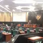 Seluruh pimpinan Dewan tampak hadir dalam rapat paripurna ini.