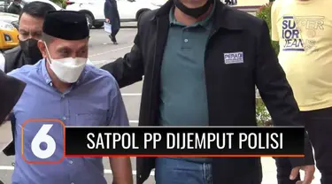 Tak segarang dalam video penganiayaan yang viral saat razia PPKM Darurat, begini tampang mantan Sekretaris Satpol PP Gowa, Mardhani Hamdan saat dijemput polisi untuk jalani pemeriksaan.