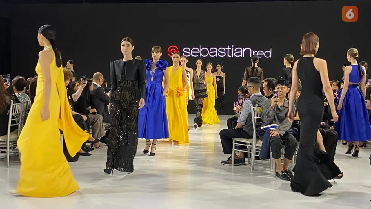 Bayangan Rembulan Terefleksi dalam Koleksi Teranyar Sebastian Gunawan