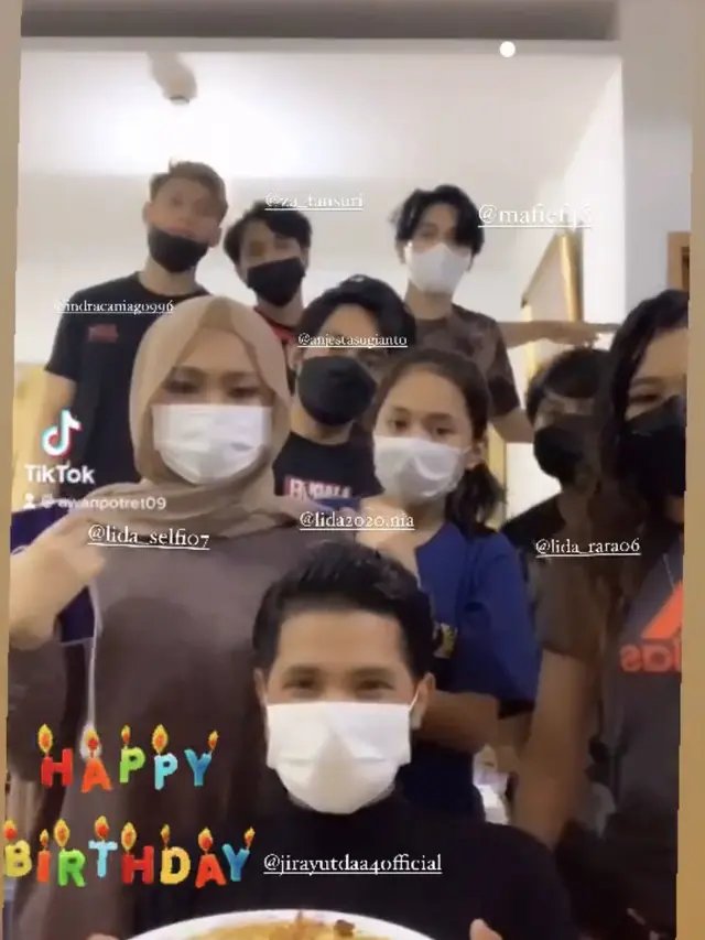 Momen Ulang Tahun Jirayut D'Academy 4 yang ke-20. (Sumber: Instagram/awanpotret17)