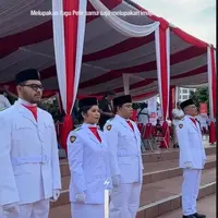 6 Potret Komika dan Seniman Gelar Upacara 'Titik Nol Bangsa' di Tugu Petir, Dihadiri Ratusan Peserta