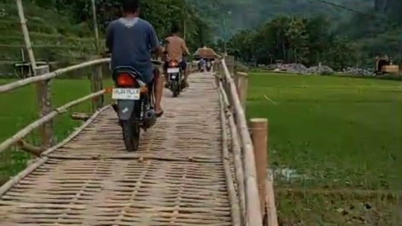 Jembatan Darurat Bambu di Sriharjo Bantul, Harapan Baru UMKM dan Mobilitas Warga