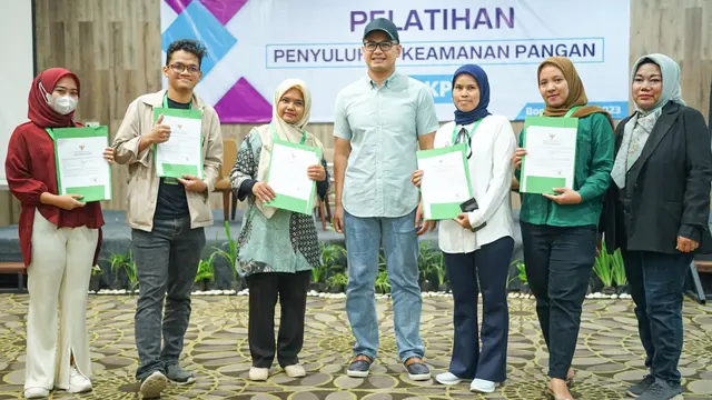 Tommy Kurniawan saat kegiatan Pelatihan Penyuluhan Keamanan Pangan yang diselenggarakan bersama mitra kerjanya.