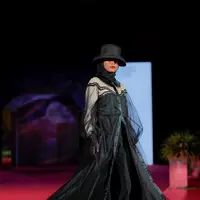Pakaian Muslim Heaven Lights memperkenalkan koleksi terbarunya bertemakan ‘Quintessence’ Dubai Modest Fashion Week 2021