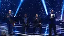 Aksi panggung Grup musik All 4 One di Golden Memories International di Studio 5 Indosiar, Jakarta, Selasa (10/1). (Liputan6.com/Herman Zakharia)