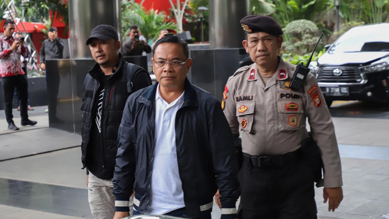FOTO: Bupati Pati Sudewo Tiba di Gedung KPK Usai Terjaring OTT