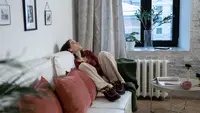 Mengapa Makin Dewasa Seseorang Makin Nyaman di Rumah? Ini Penjelasannya