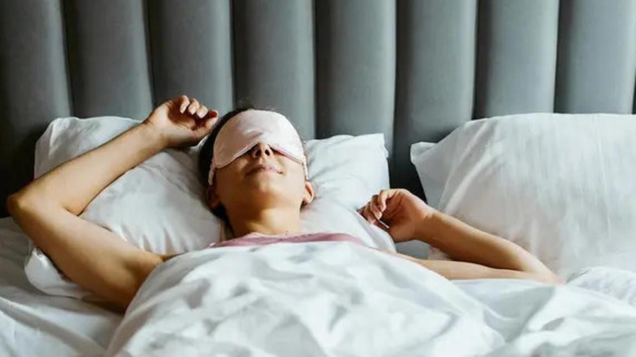 5 Alasan Jangan Tidur Telanjang Meski Cuaca Sedang Panas