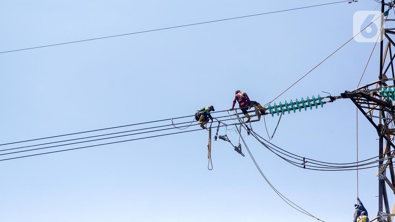 PLN Tunda Proyek Listrik Demi Penyelamatan Operasional