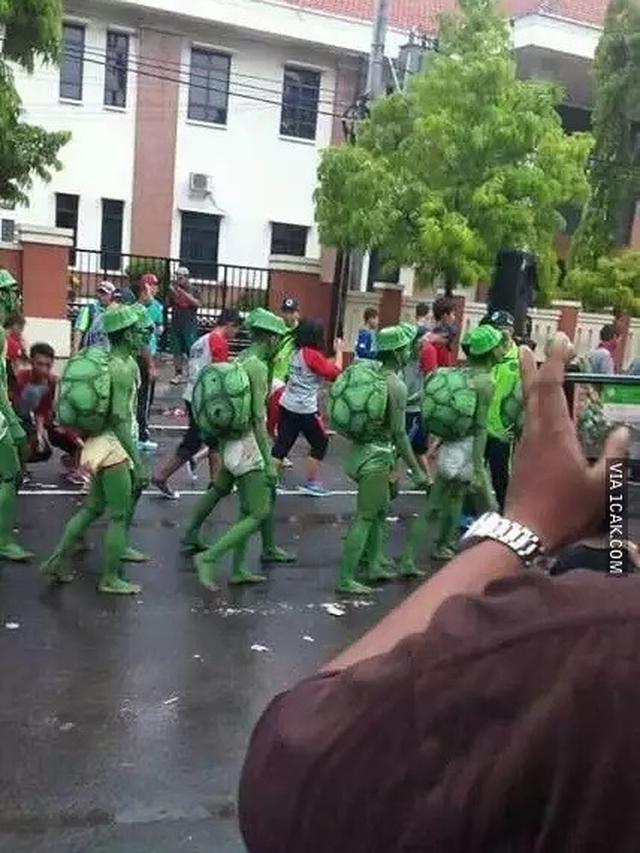 6 Kostum Gerak Jalan Paling Absurd Ini Bikin Penonton Senyum Lebar