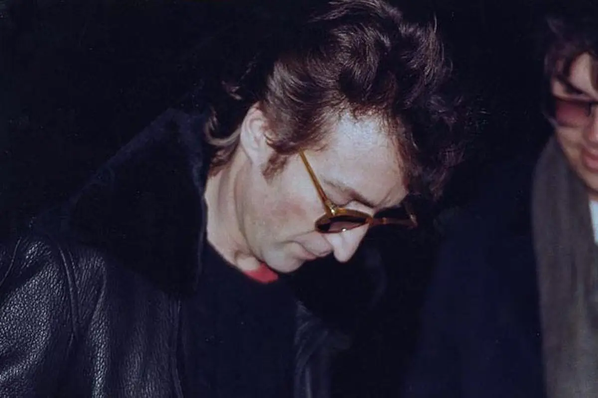 John Lennon dan pembunuhnya, 6 jam sebelum kematian sang bintang